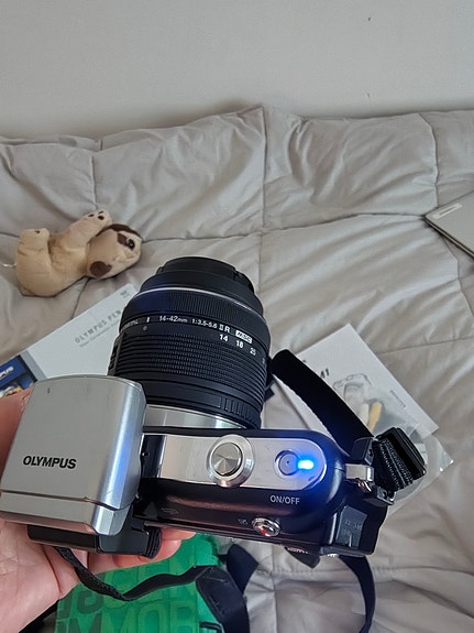 Olympus PEN E-PM1 järjestelmäkamera 14–42mm objektiivilla