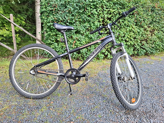 Poikien 24" maastopyörä