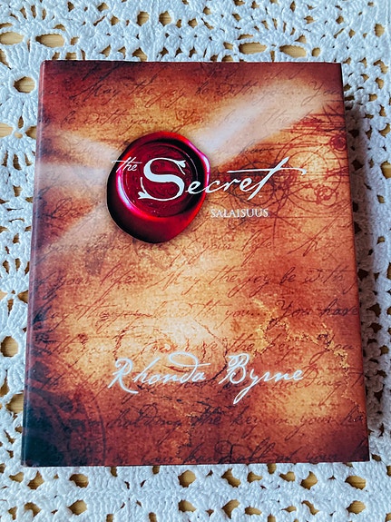 Rhonda Byrne The Secret -kirja suomeksi