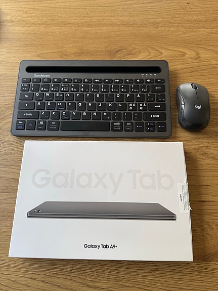Samsung Galaxy Tab A9+ WiFi tabletti 4/64 GB (grafiitti) + Hiiri & näppäimistö