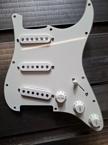 USA Fender Stratocaster 1991-92 loaded pic guard