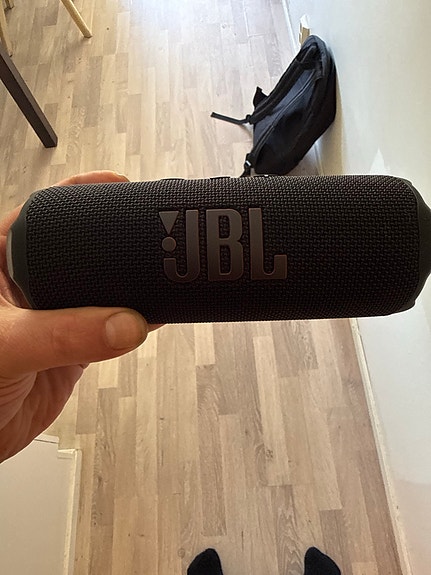 JBL kannettava Bluetooth-kaiutin musta