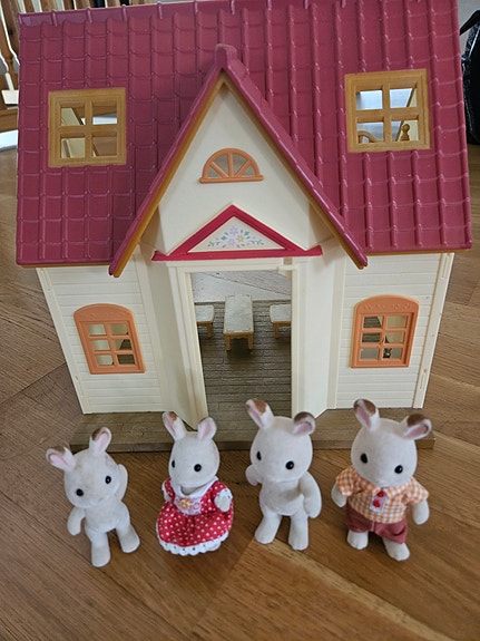 Sylvanian families talo*hahmot