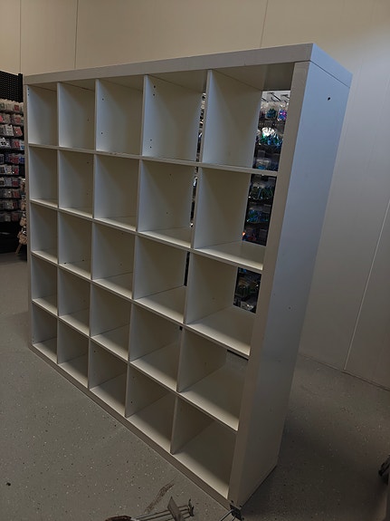 Iso Ikean expedit lokerikko