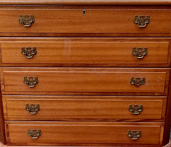 Vintage korkea lipasto, kuljetus