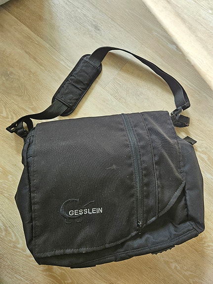 Hoitolaukku lisäosineen