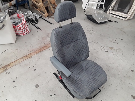 Ford transit uusi kuljettajan penkki. 2007-