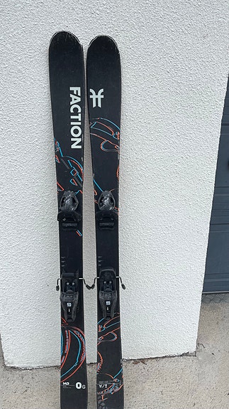Faction laskettelusukset siteillä