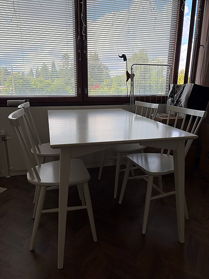 Valkoinen 4-hengen ruokailuryhmä