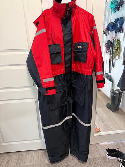 Nordic Sea haalari M punainen-musta
