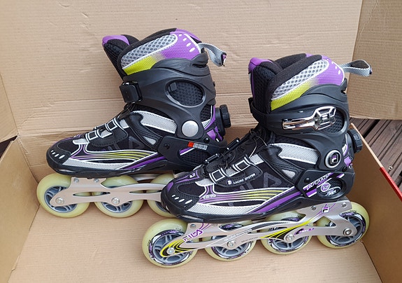 Fila rullaluistimet + suojat