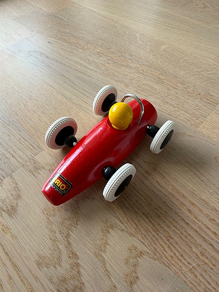 BRIO punainen kilpa-auto