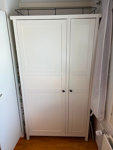 Ikean Hemnes vaatekaappi