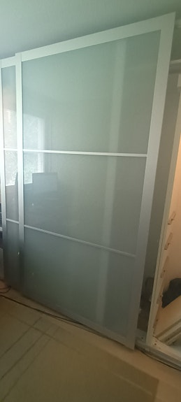 Kaapin liukuovia (Ikea)