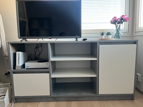 TV taso/hyllykkö
