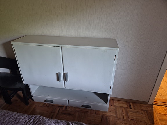 Seinäkaappi