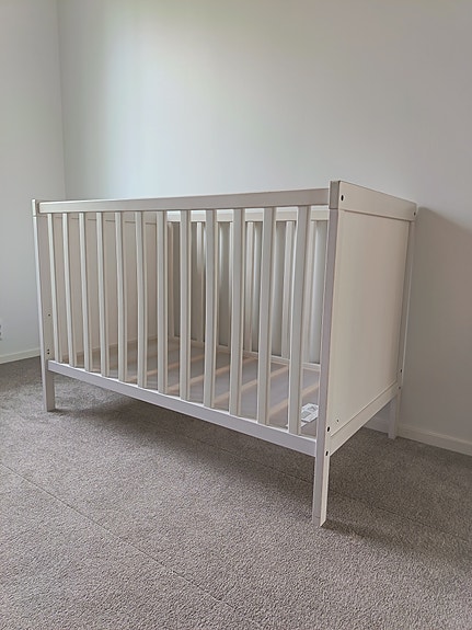 Ikea valkoinen pinnasänky
