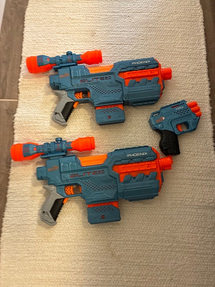 Nerf N-Strike Elite leikkipyssyt ja pistooli