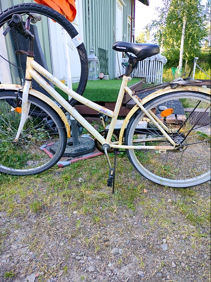 VUOKRAA PYÖRÄ
