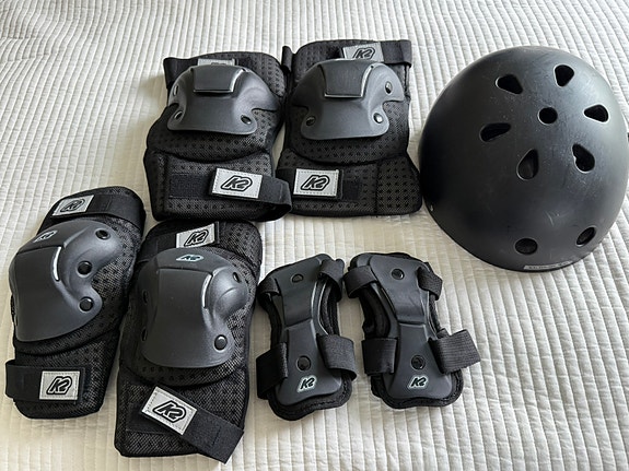 K2 suojat ja Salomon kypärä aikuiselle rullaluisteluun tms