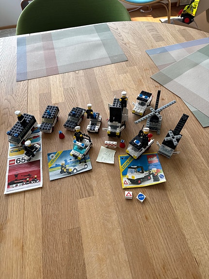 LEGO City poliisiautot, helikopterit  ja ukot