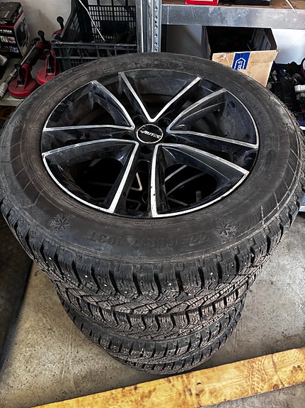 Myydään vanteet ja talvirenkaat Subaru Outback / Legacy