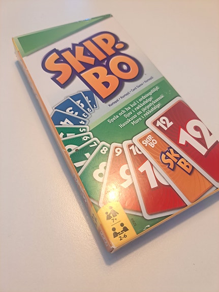 Skip-Bo korttipeli