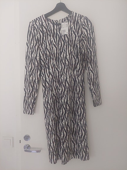 Leopardikuvioinen tyköistuva mekko