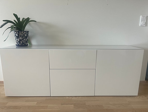IKEA Bestå valkoinen senkki / kaappi