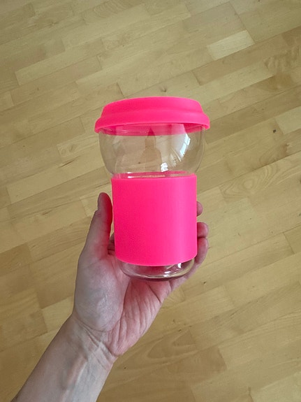 IKEA lasinen take away -muki pinkillä kannella