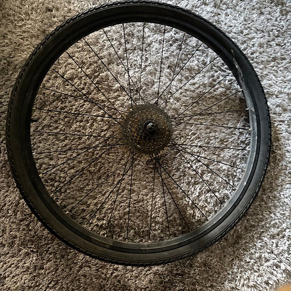 28" takapyörä 1.75" levyjarrulle, 8-vaihteinen