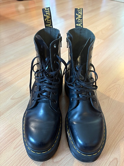 Dr. Martens maiharit 42