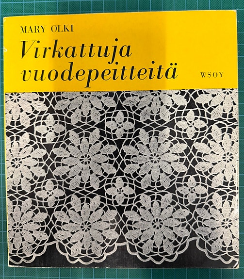 Mary Olki "Virkattuja Vuodepeitteitä" kirja
