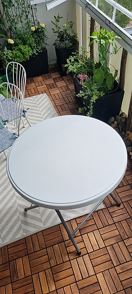 pyöreä taittopöytä parvekkeelle tai puutarhaan