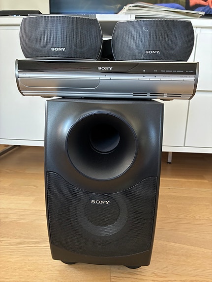 Sony kotiteatterijärjestelmä subwooferilla