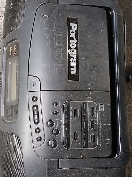 Radio-Tuplakasetti ja cd-soitin