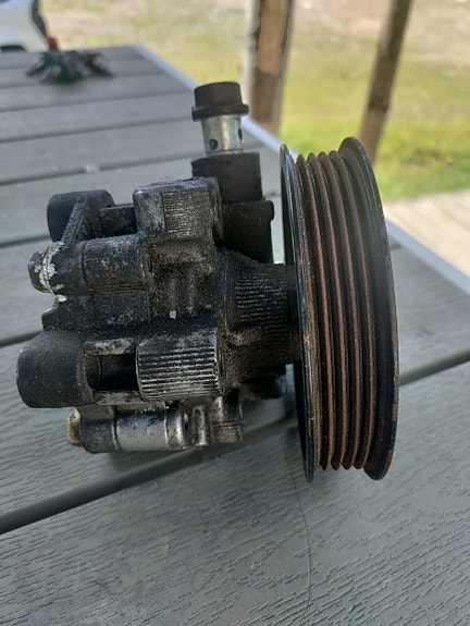 Ohjaustehostimen pumppu