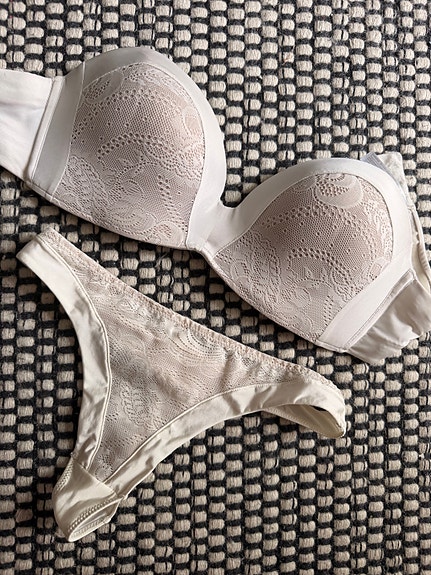 Wonderbra olkaimettomat rintaliivit 75B + käyttämättömät alushousut