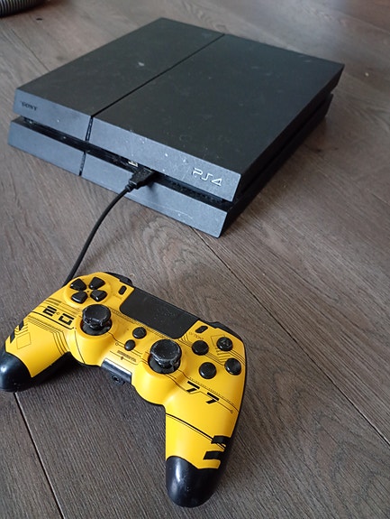 Playstation 4  + ohjain