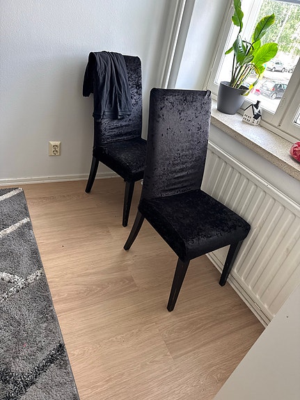 3kpl ruokapöydän tuoleja
