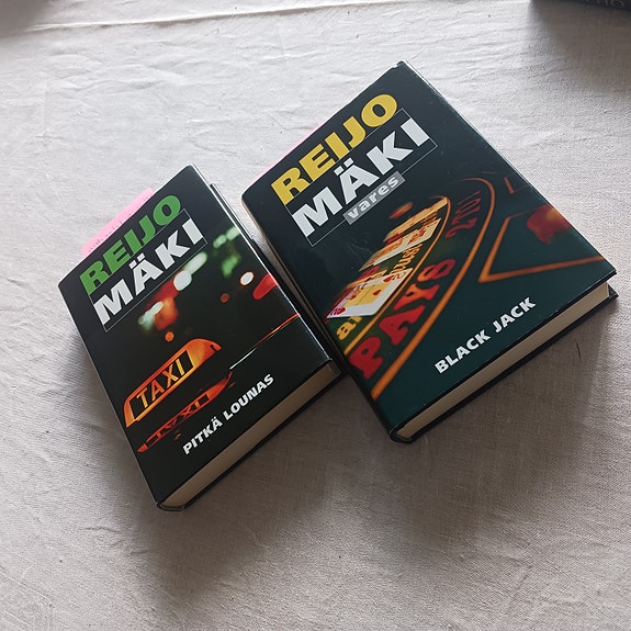 Reijo Mäki kirjat: Pimeän tango ja Black Jack kovakantiset