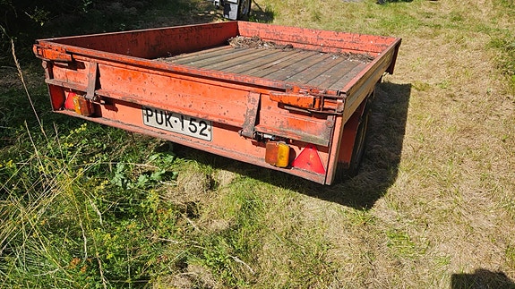 Hessu 6 peräkärry punainen VARATTU LA ILTAAN
