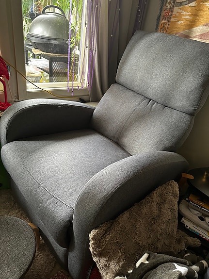Harmaa lepotuoli recliner