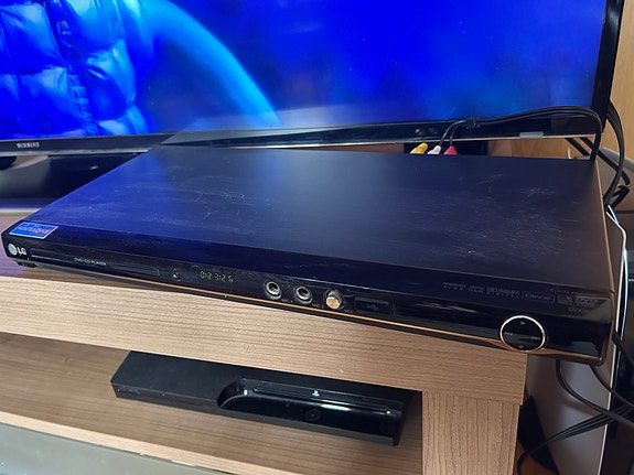 Lg dvd/cd soitin mikkipaikoilla