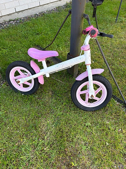 Hello kitty potkupyörä 12" renkailla