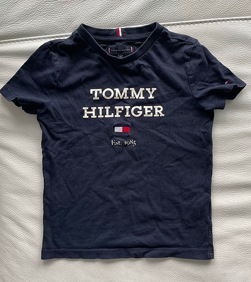 Tommy Hilfiger paidat koolle 122 // 5€, kpl