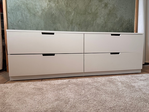 IKEA lipasto / tv-taso 4 laatikkoa valkoinen