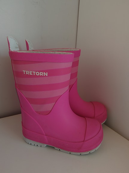 Tretorn pinkit kumisaappaat.