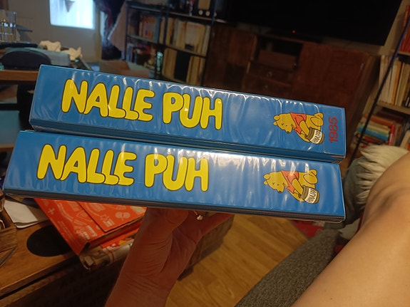 Nalle Puh sarjakuvan keräilykansiot 1984 ja 1985