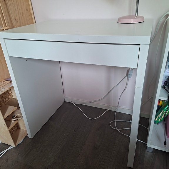 Ikea Micke koulupöytä